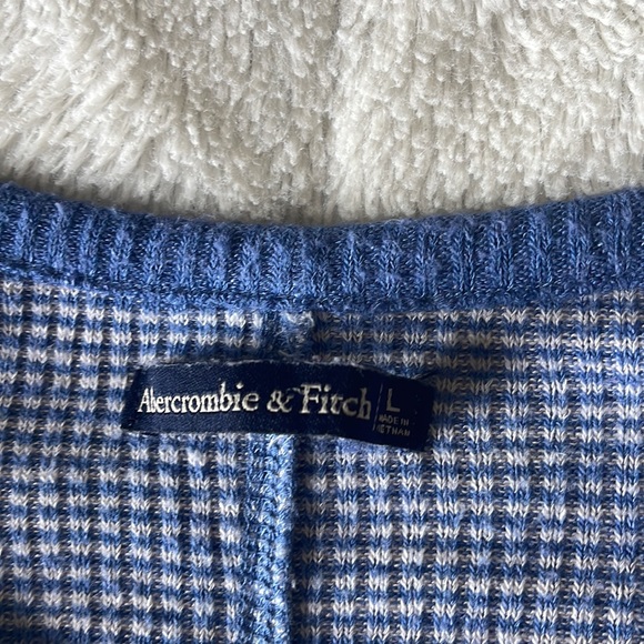 A&F Tee - Picture 2 of 3